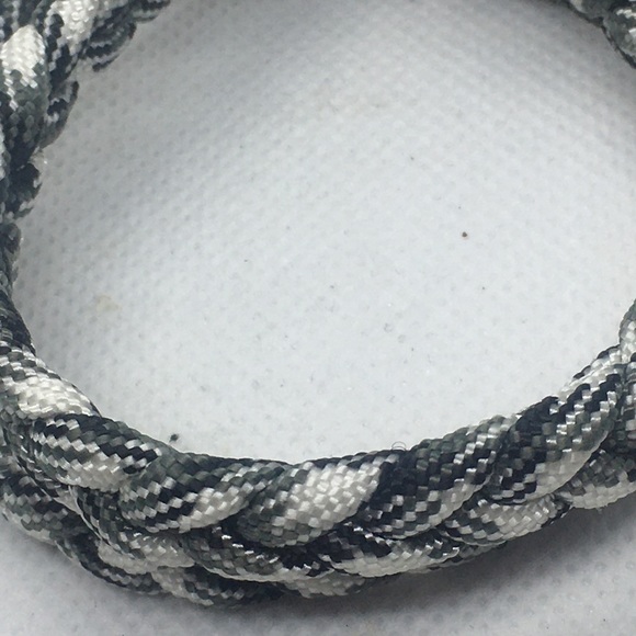 4 for $12: Paracord Bracelet - Picture 3 of 4